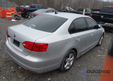 2011 Volkswagen Jetta 2.0L Tdi from USA, damaged, VIN 3VWLL7AJ6BM105983